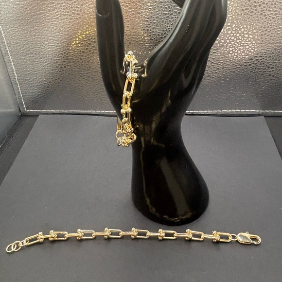 Elegant Gold Chain Link Fashion Bracelet 49 each measurement - Picture 4 of 6